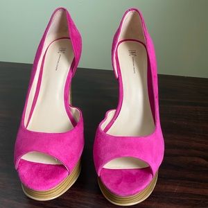 Used Inc International Concept Peep Toe Sandals